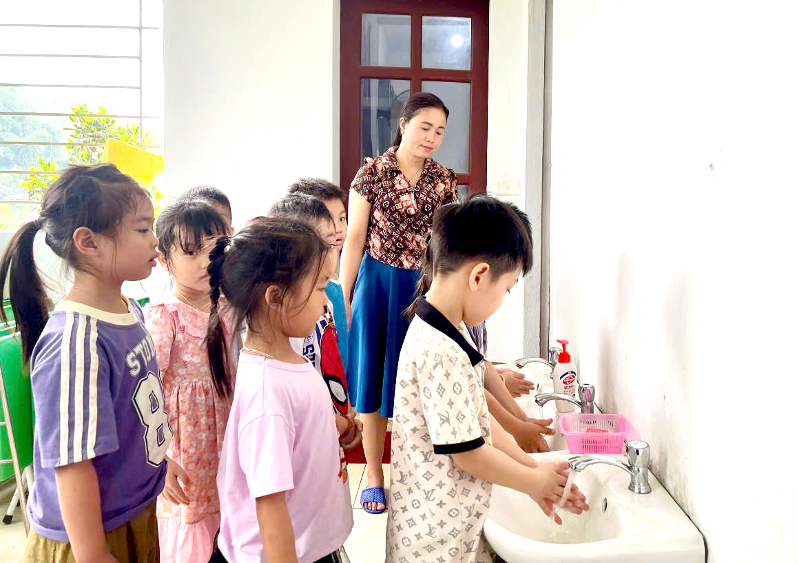 “Sạch từ trường học - Xanh từ hành động nhỏ”