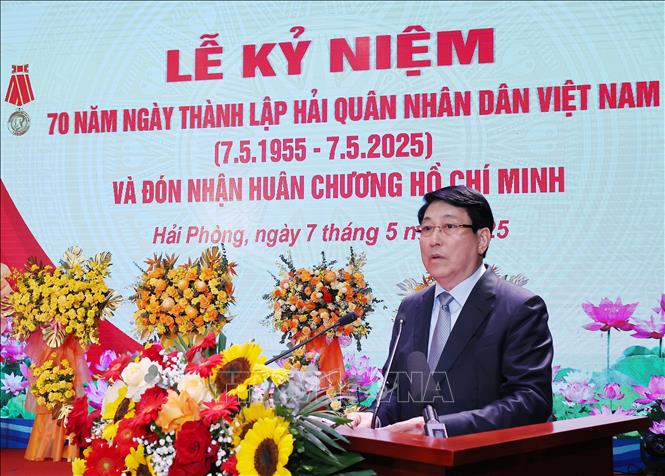 Chủ tịch nước: Hải quân cần phát huy truyền thống làm chủ vùng biển, quyết chiến, quyết thắng