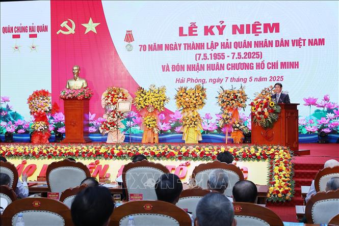 Chủ tịch nước: Hải quân cần phát huy truyền thống làm chủ vùng biển, quyết chiến, quyết thắng