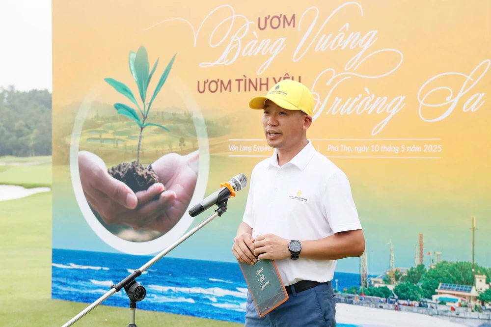 Provincial Chairman Bui Van Quang attends square banyan tree planting ceremony at Van Lang Empire Golf Course