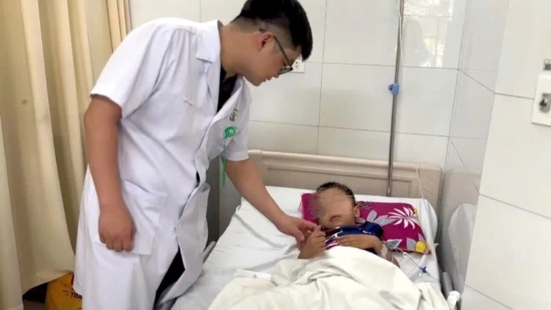 Mùa hè, cẩn trọng với tai nạn sinh hoạt do bị cuốn vào máy ép nước mía