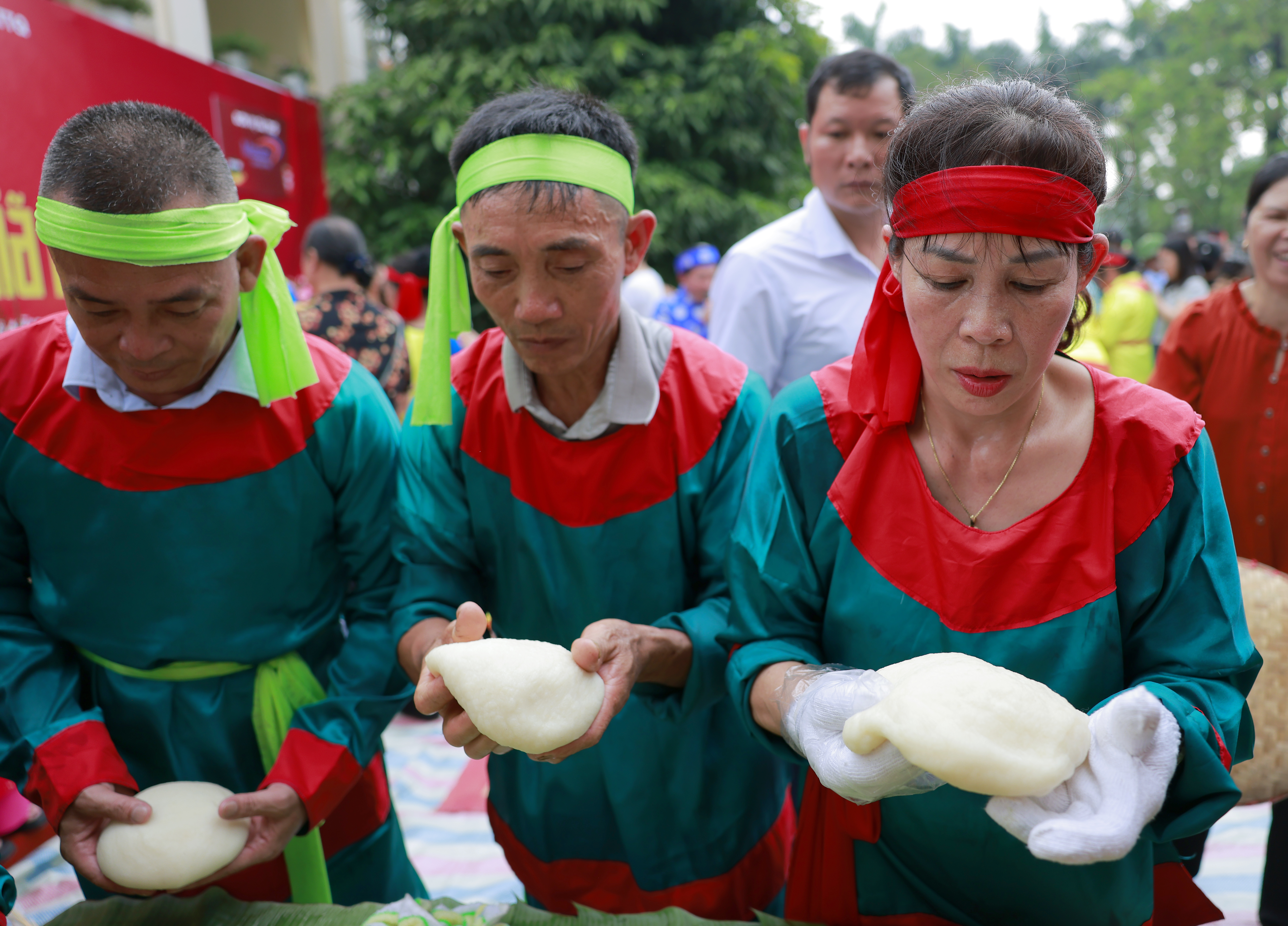 Thảo thơm tấm bánh dâng Vua