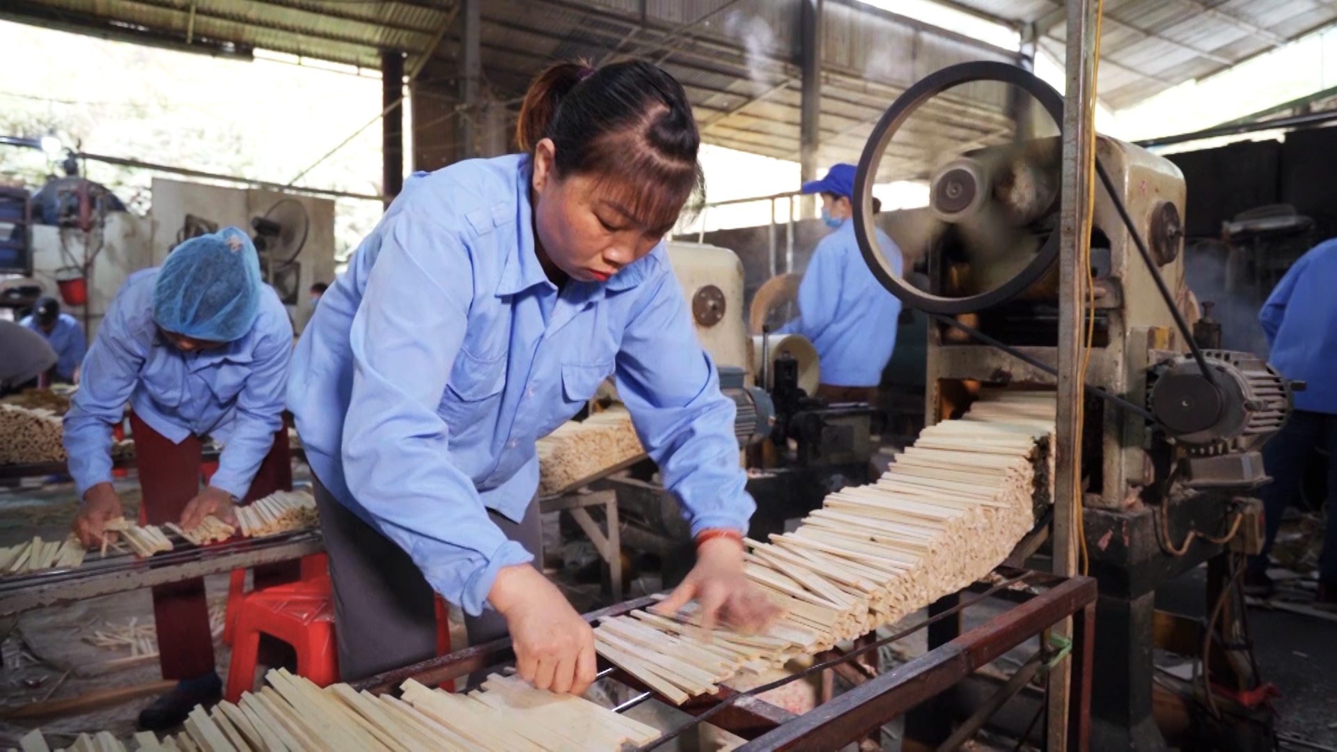 Ha Hoa district promotes industrial and handicraft development