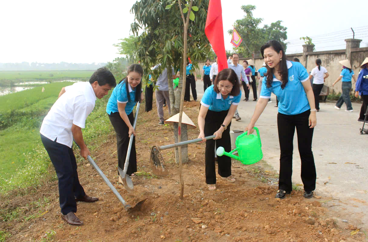 Tháng Năm nhớ Bác