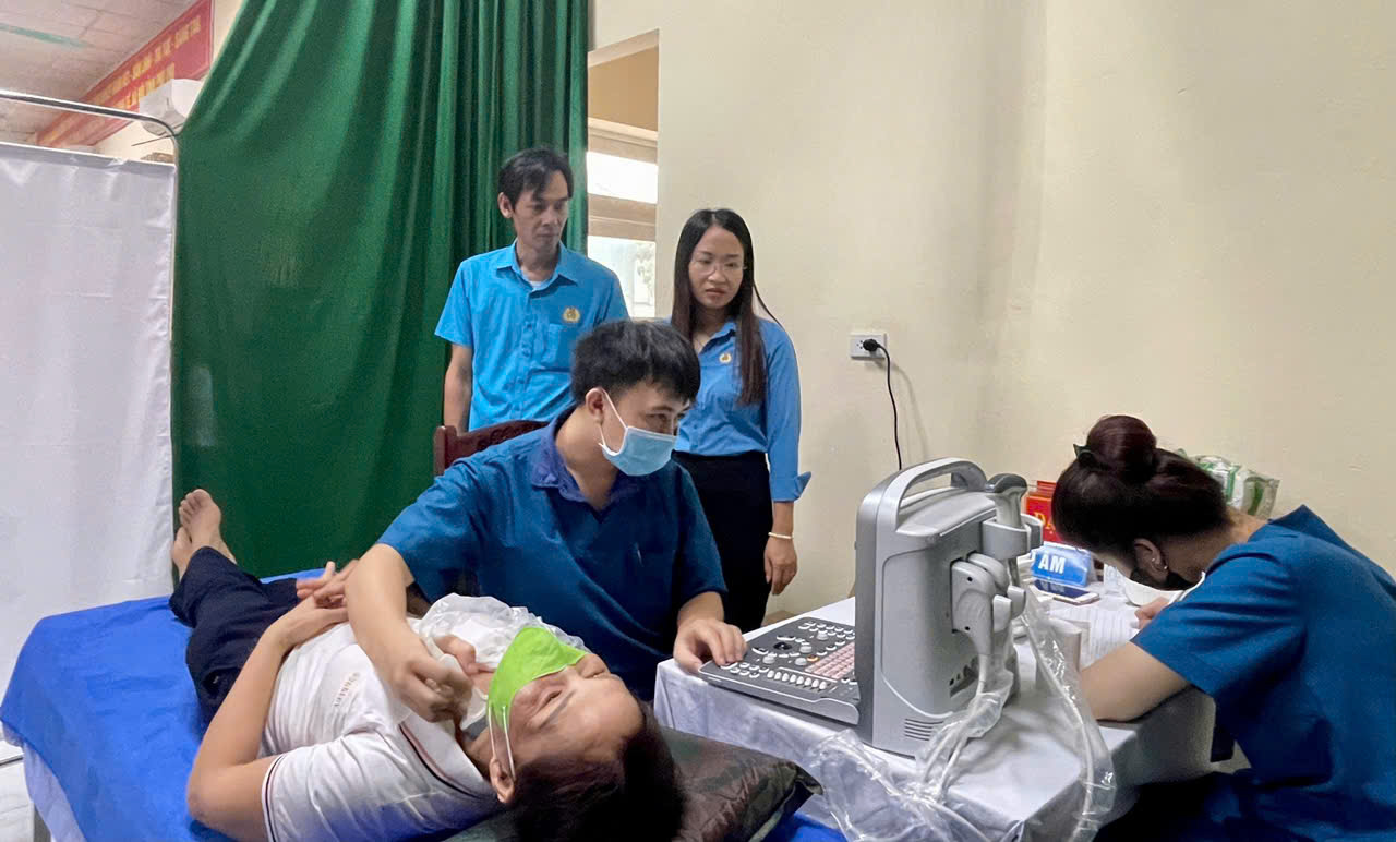Khám sức khỏe cho đoàn viên, người lao động Khu công nghiệp Thuỵ Vân