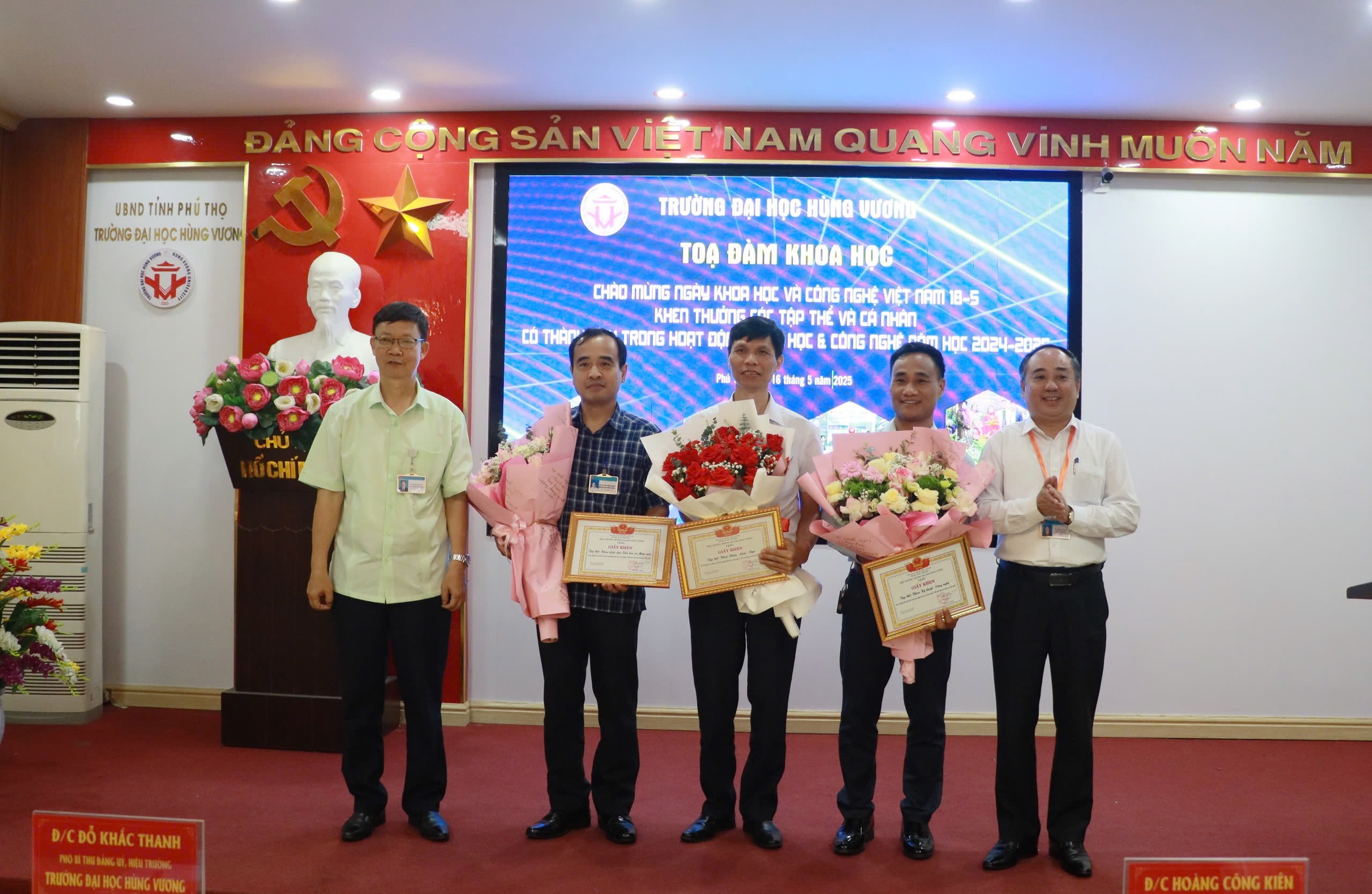 Toạ đàm khoa học chào mừng Ngày Khoa học và Công nghệ Việt Nam