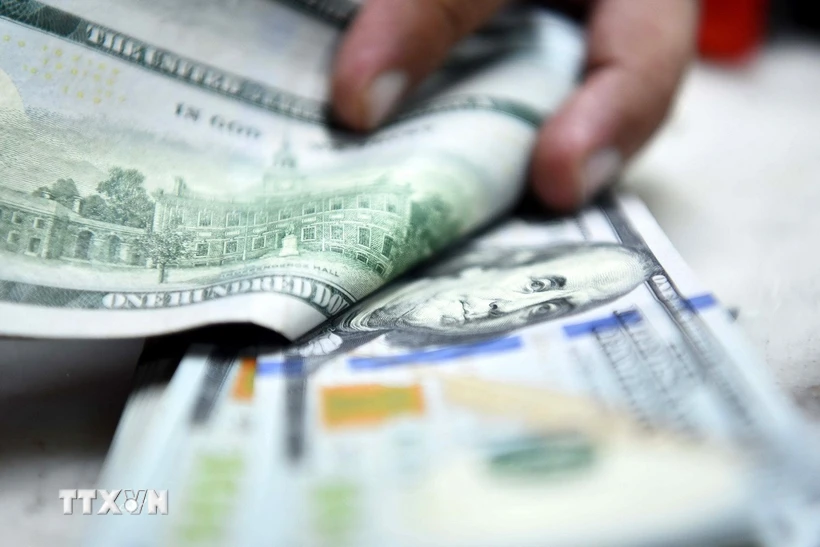 Đồng USD lao dốc sau khi Tổng thống Mỹ cảnh báo áp thuế với Liên minh châu Âu