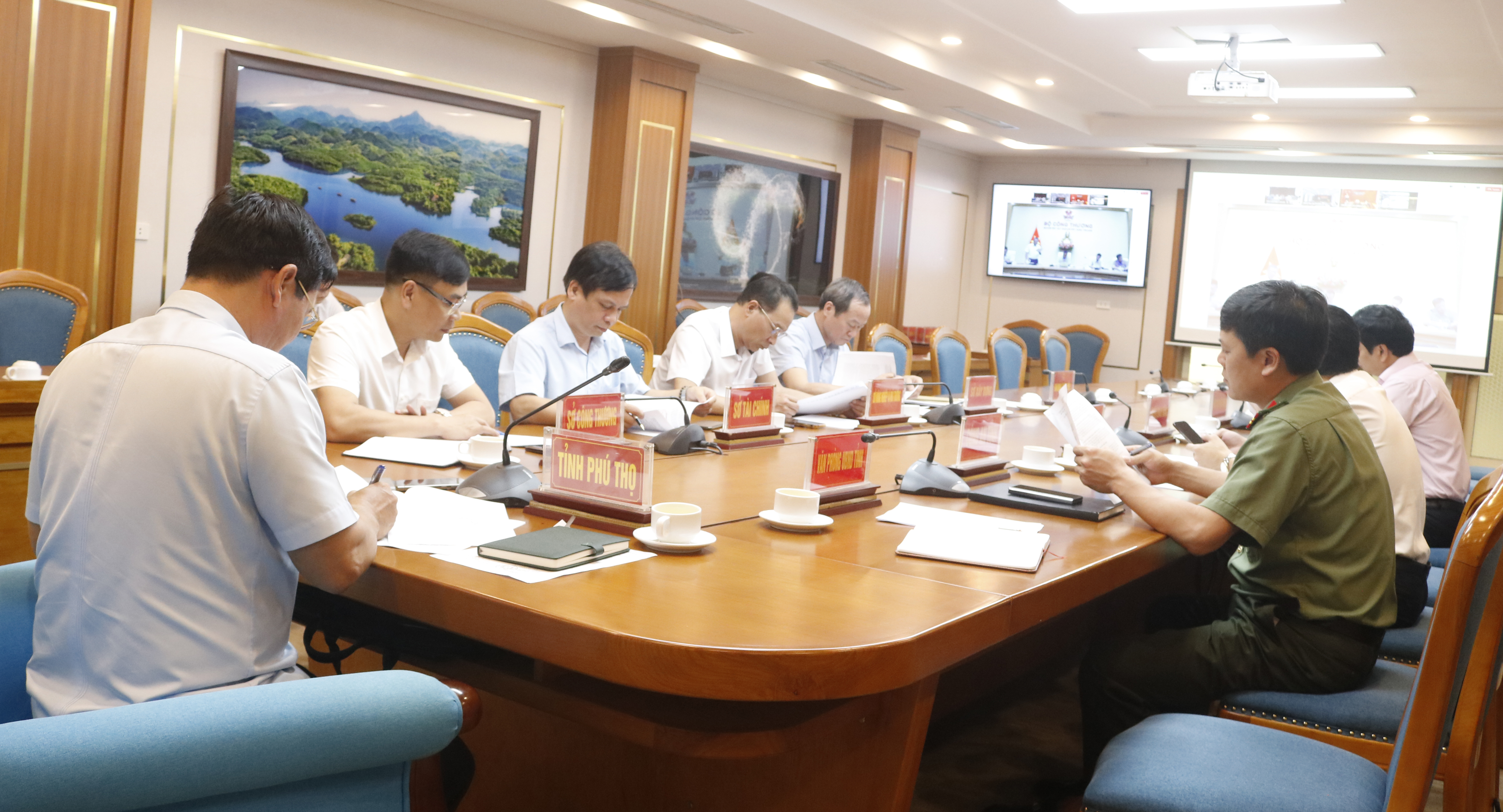 Đẩy nhanh tiến độ giải phóng mặt bằng Dự án đường dây 500kV Lào Cai - Vĩnh Yên