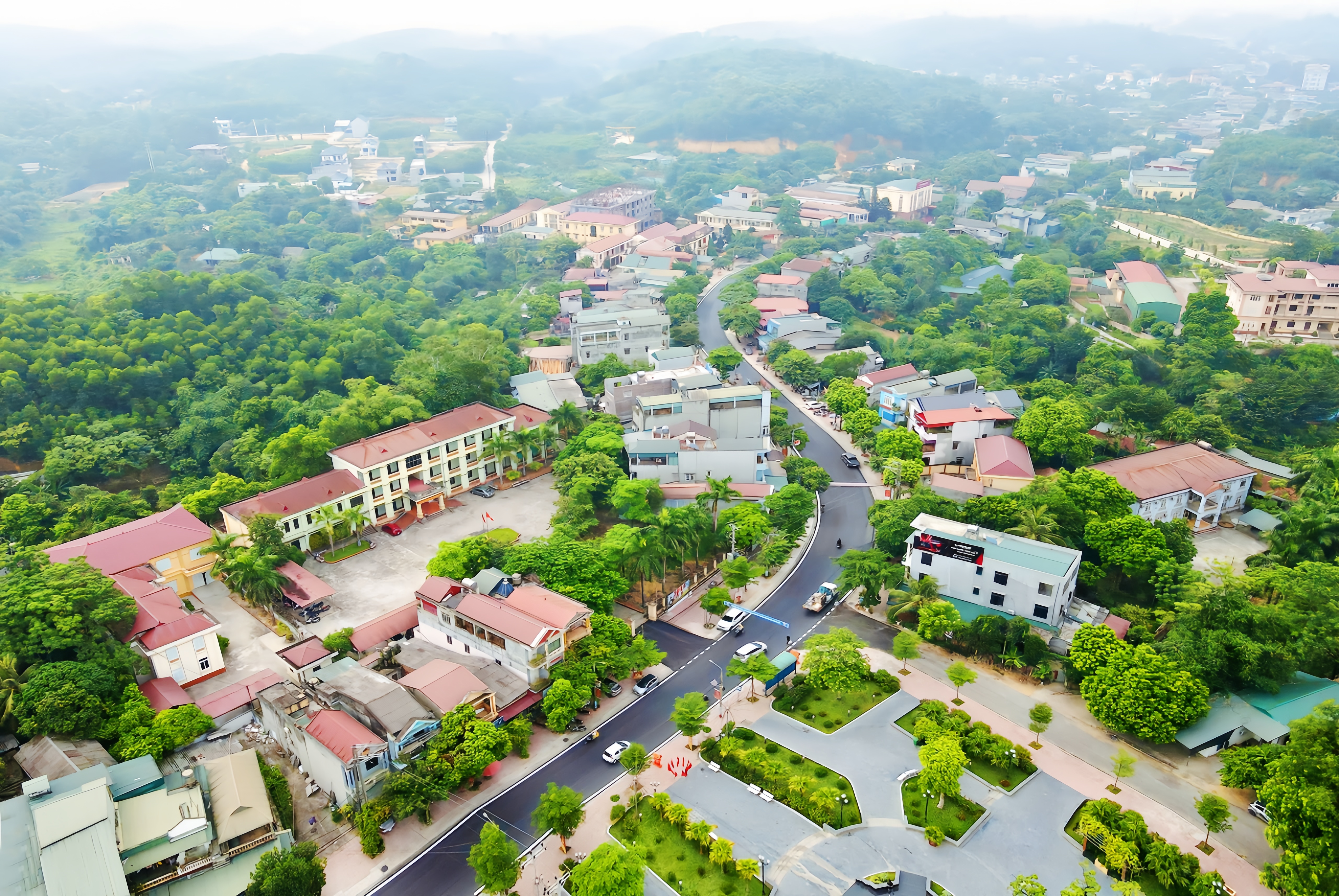 Bộ Chính trị yêu cầu hoàn tất sắp xếp cấp xã trước 15/7, cấp tỉnh trước 15/8; nghiêm cấm việc tác động, can thiệp vào công tác nhân sự