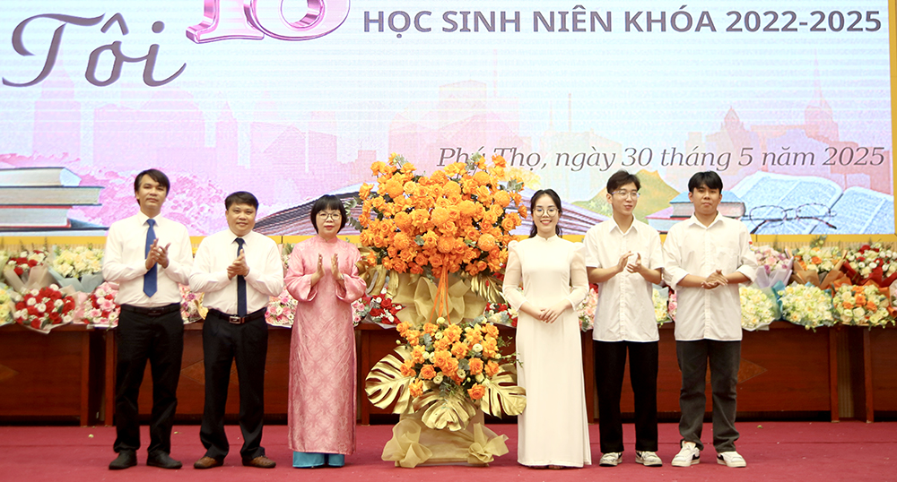 Trường THPT Chuyên Hùng Vương: Tổng kết năm học 2024-2025