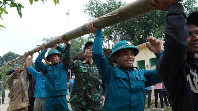 Thay áo mới cho nhà rông Kon Sơ Lăl
