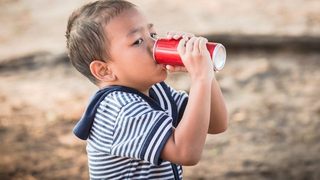 5 tác hại nghiêm trọng của đồ uống có đường đối với trẻ em