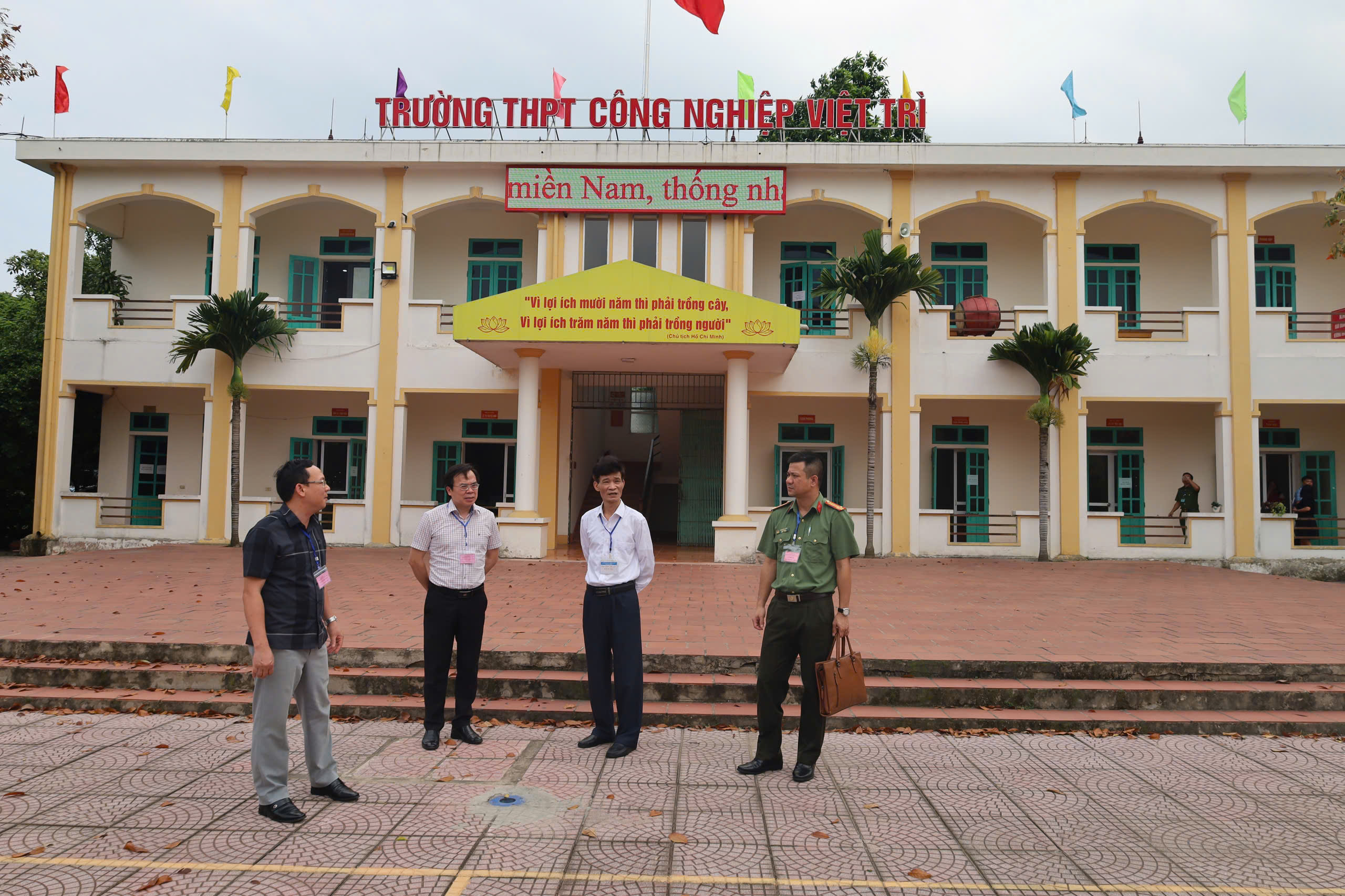 Ngày thi đầu tiên Kỳ thi tuyển sinh vào lớp 10 THPT diễn ra an toàn, nghiêm túc