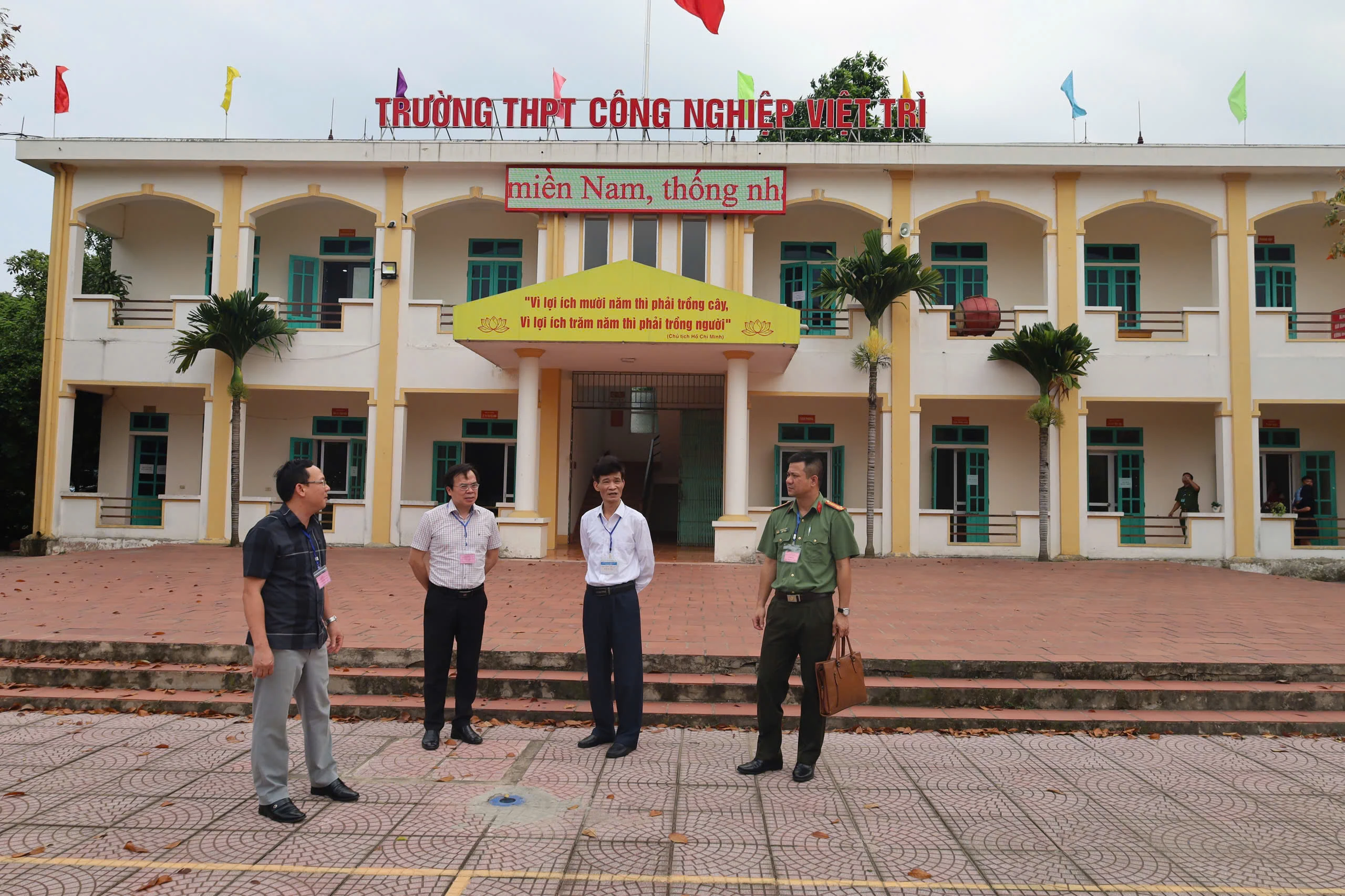 Ngày thi đầu tiên Kỳ thi tuyển sinh vào lớp 10 THPT diễn ra an toàn, nghiêm túc