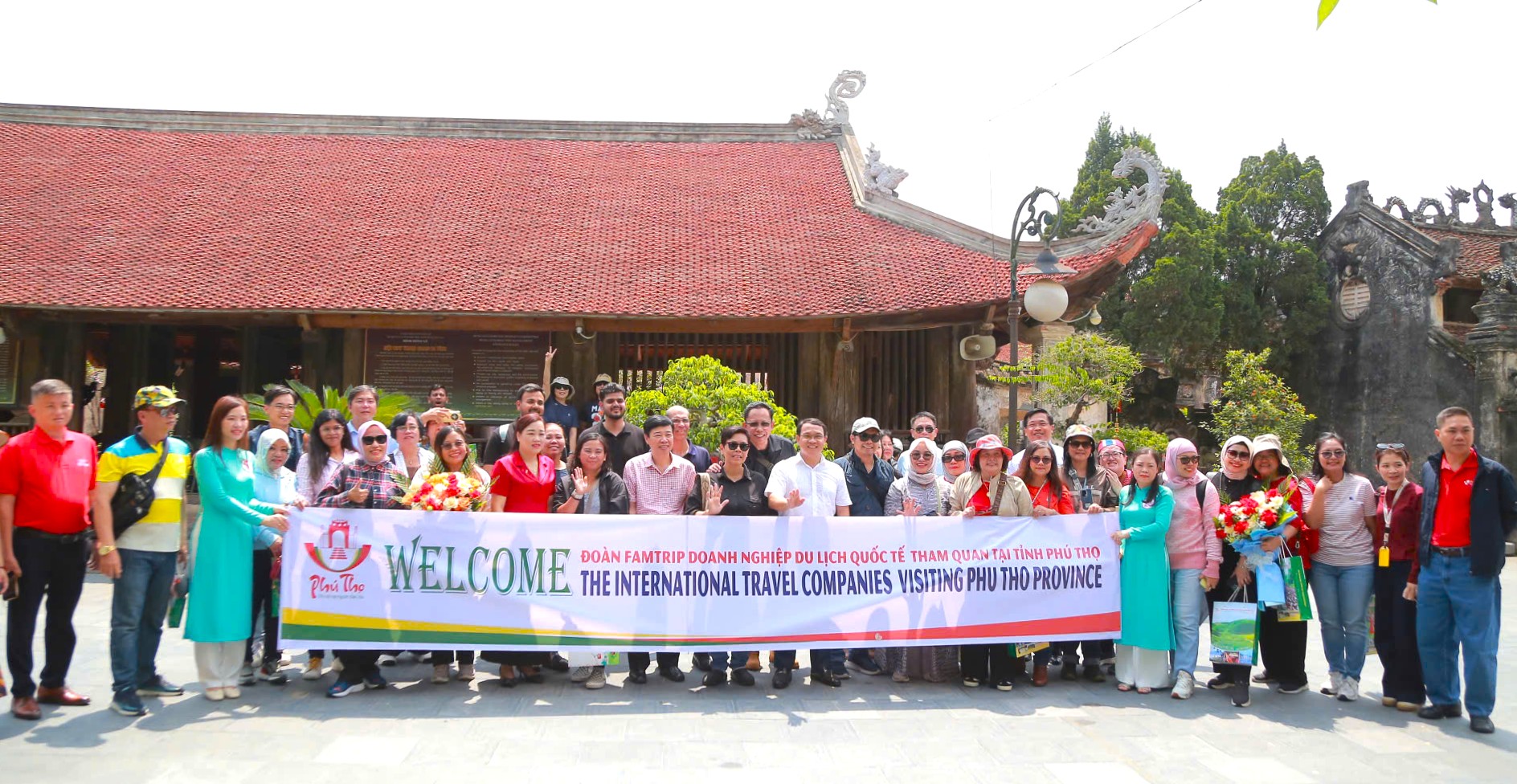 Surveying tourism products for international visitors