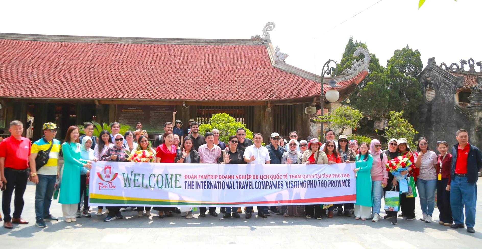 Surveying tourism products for international visitors