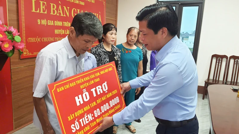 Phú Thọ quyết tâm hoàn thành xóa nhà tạm, nhà dột nát trước ngày 31/8