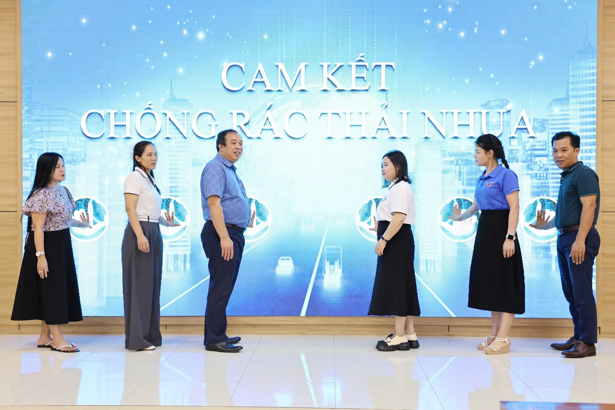 Tuổi trẻ Trung tâm Kiểm soát bệnh tật Phú Thọ chung tay chống ô nhiễm nhựa