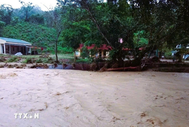 Thời tiết ngày 17/6: Cả nước nhiều nơi có mưa dông, đề phòng lũ quét, sạt lở