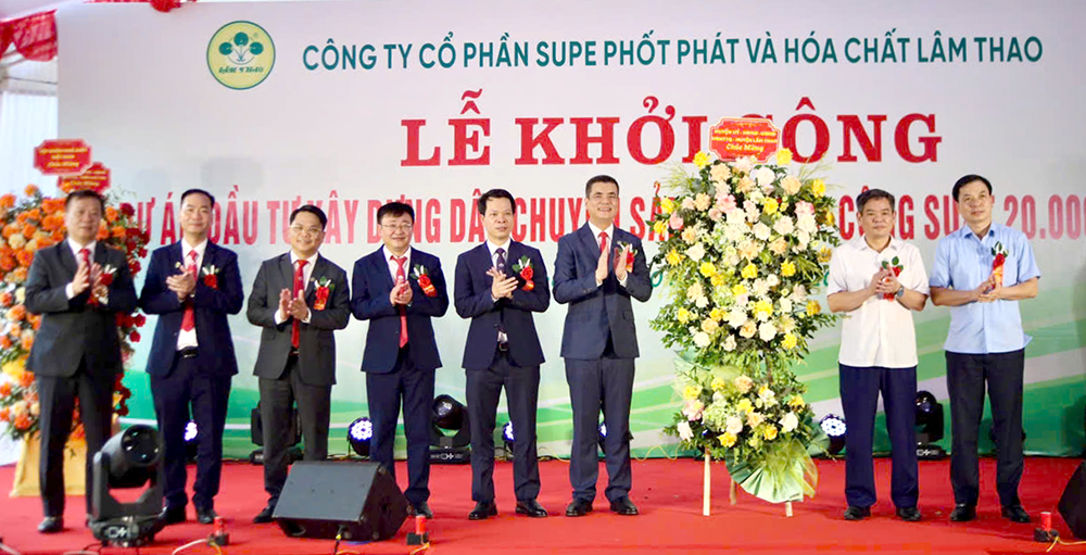 Supe Lâm Thao gắn biển công trình Trung tâm bán hàng và khởi công dự án đầu tư xây dựng dây chuyền sản xuất SOP