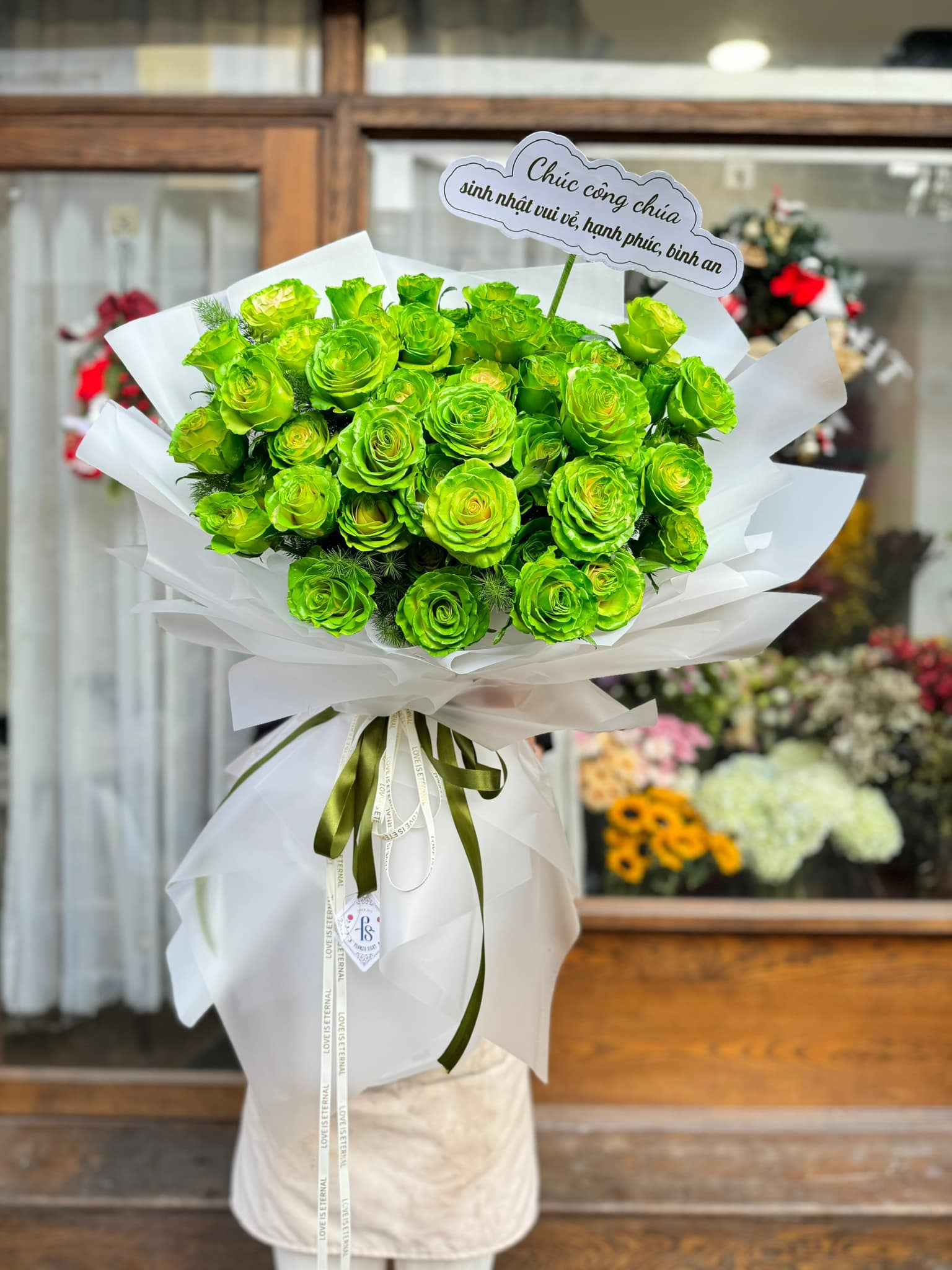 Gợi ý các loại hoa chúc mừng ý nghĩa cho mọi dịp đặc biệt từ Flowersight.com