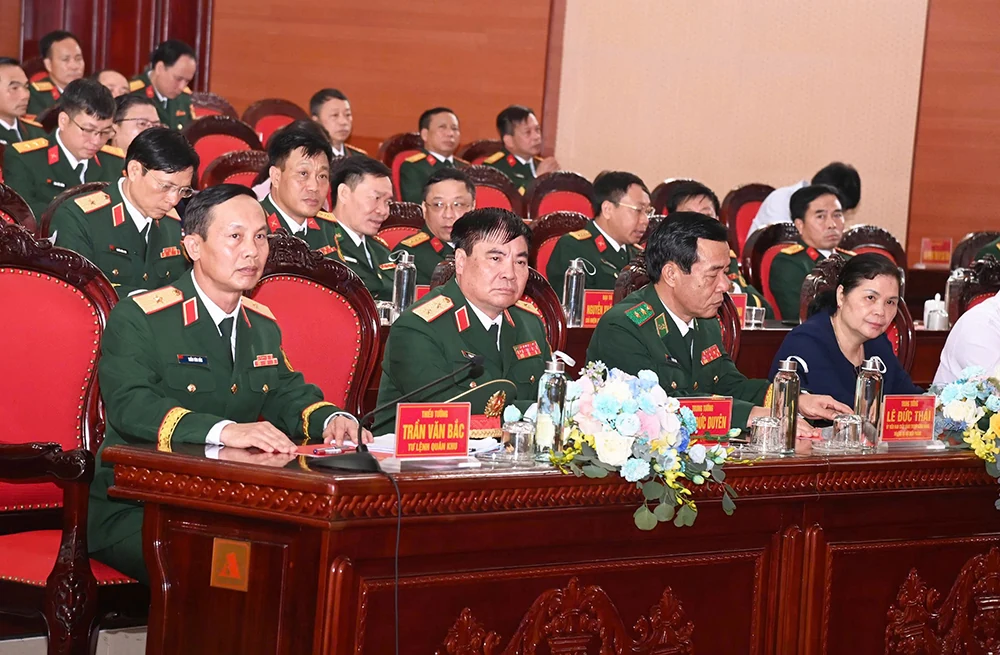 Công bố quyết định sáp nhập và tổ chức lại các cơ quan quân sự địa phương Quân khu 2