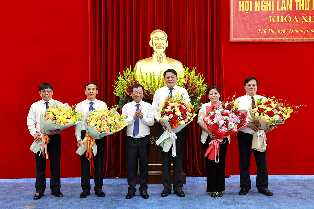 Gặp mặt, chia tay các đồng chí chuyển công tác và thôi tham gia Ban Chấp hành Đảng bộ tỉnh