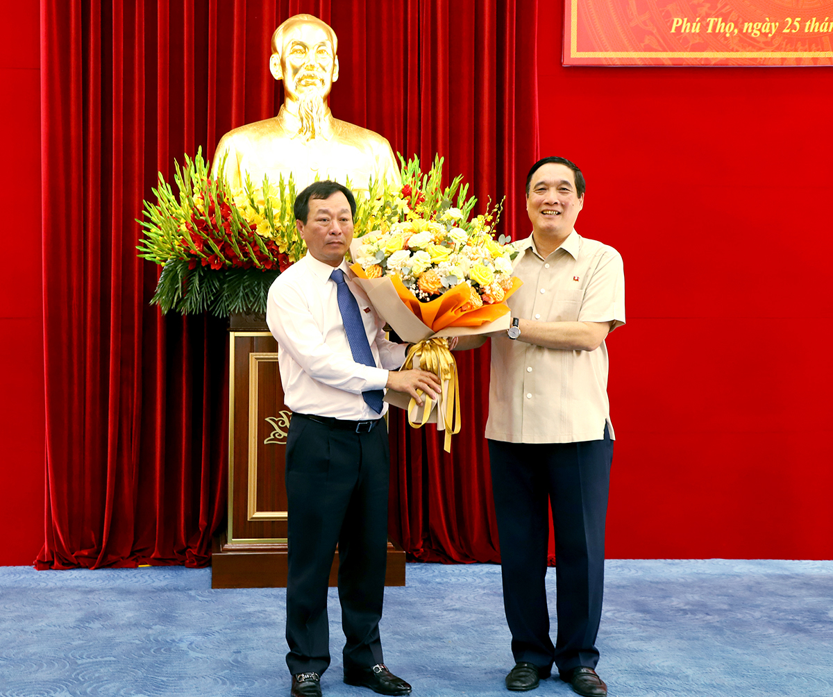 Gặp mặt, chia tay các đồng chí chuyển công tác và thôi tham gia Ban Chấp hành Đảng bộ tỉnh