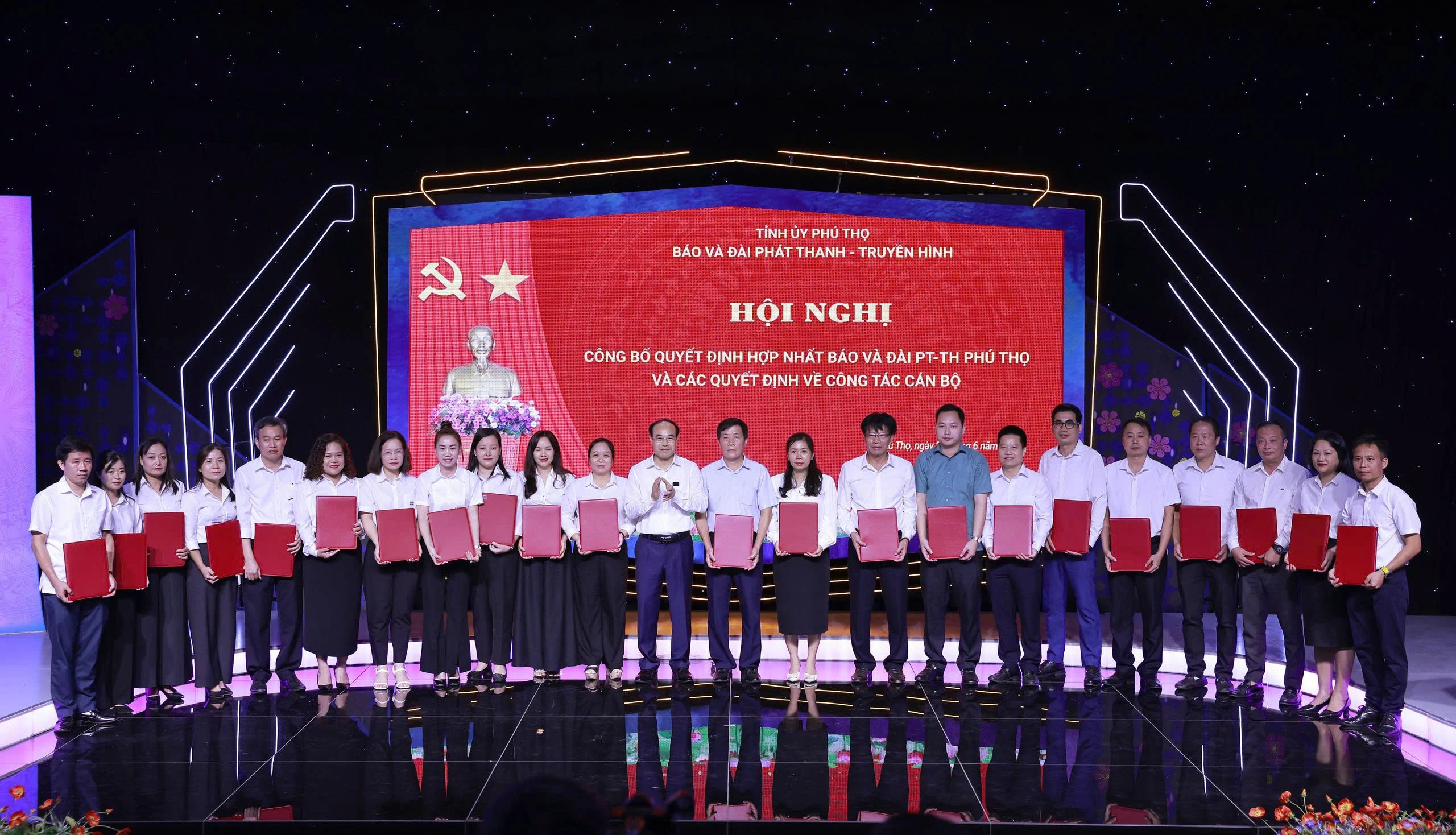 Phu Tho announces establishment of Provincial Newspaper and Radio-Television Station