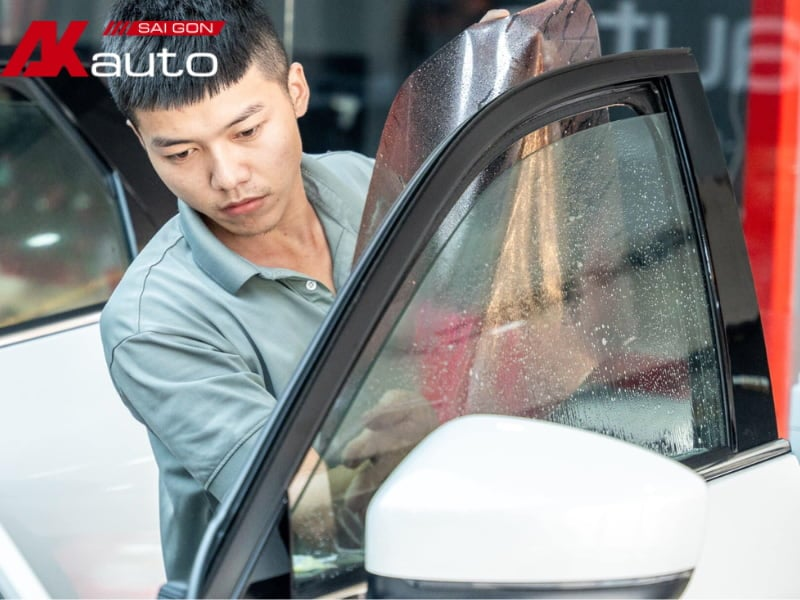 AKauto Sài Gòn: Đơn vị dẫn đầu trong dịch vụ dán phim cách nhiệt ô tô