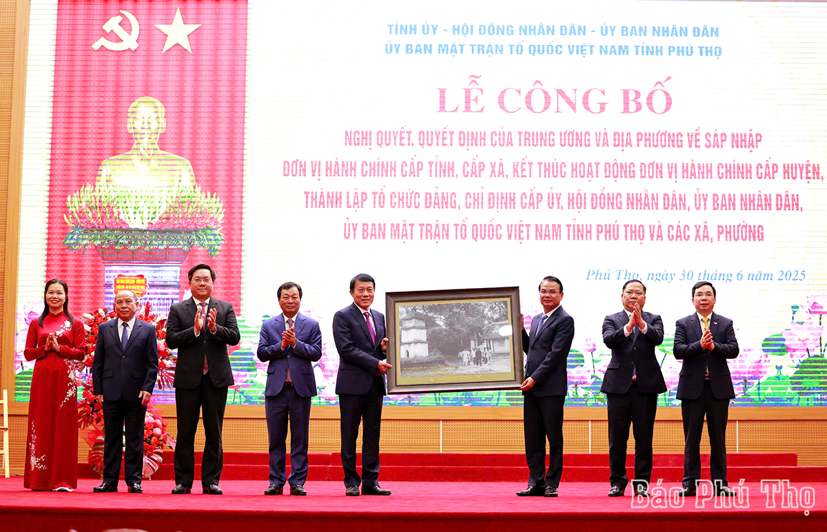Lễ công bố nghị quyết, quyết định của Trung ương và địa phương về sáp nhập đơn vị hành chính tỉnh Phú Thọ