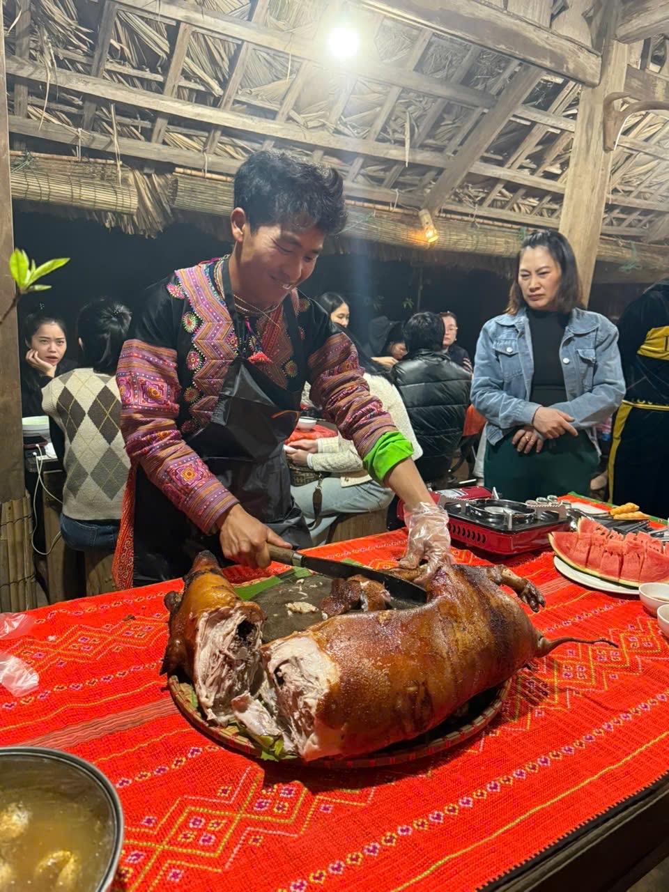 Chàng trai H’Mông xây giấc mơ du lịch ở thung lũng mây