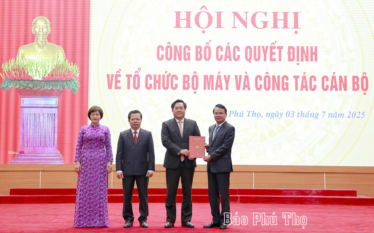 Hội nghị công bố các quyết định về tổ chức bộ máy và công tác cán bộ