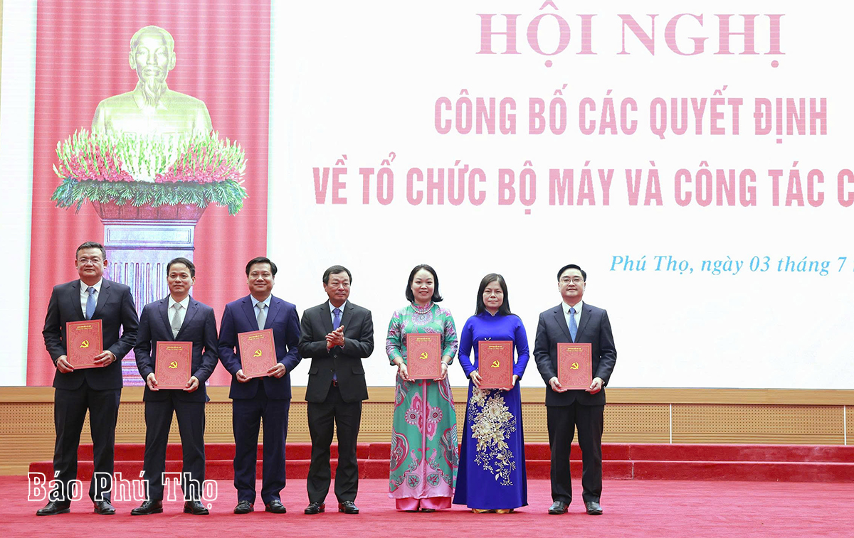 Hội nghị công bố các quyết định về tổ chức bộ máy và công tác cán bộ
