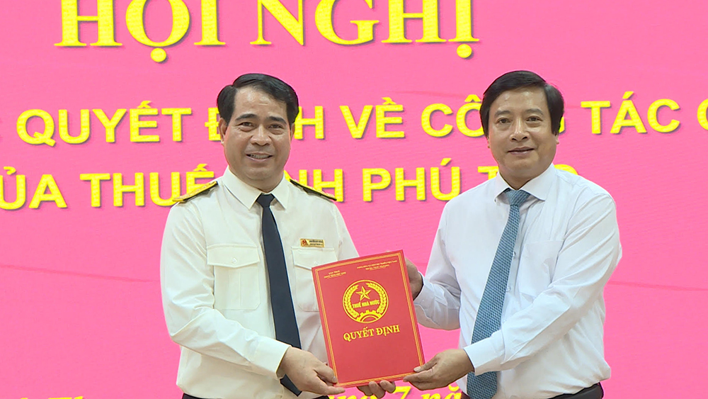 Công bố các quyết định về công tác cán bộ của Thuế tỉnh Phú Thọ