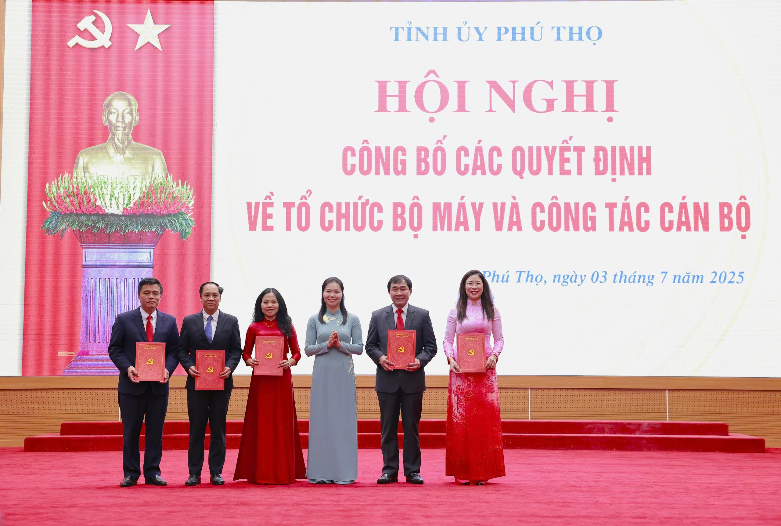 Phú Thọ công bố các quyết định về tổ chức bộ máy và công tác cán bộ