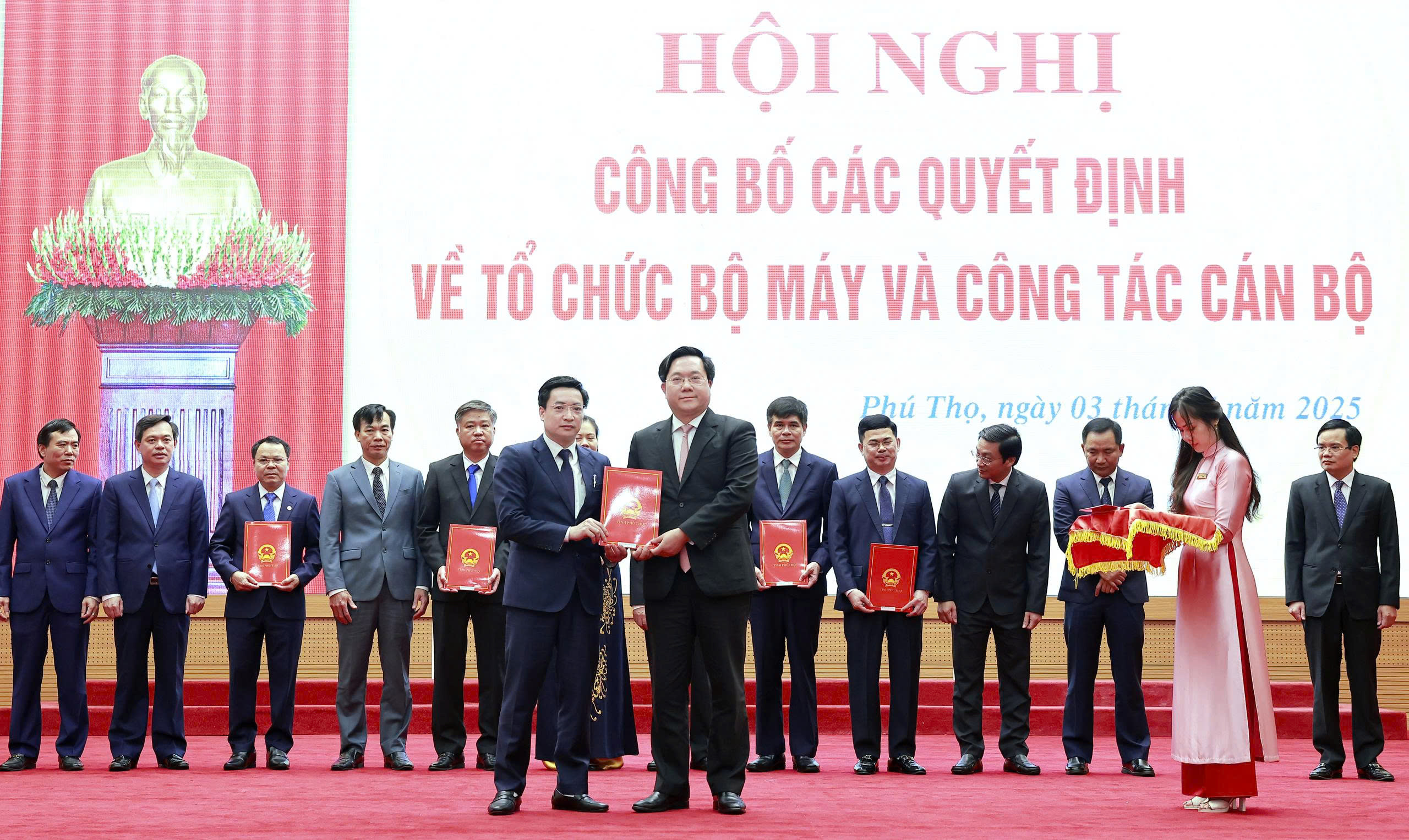 Hội nghị công bố các quyết định về tổ chức bộ máy và công tác cán bộ