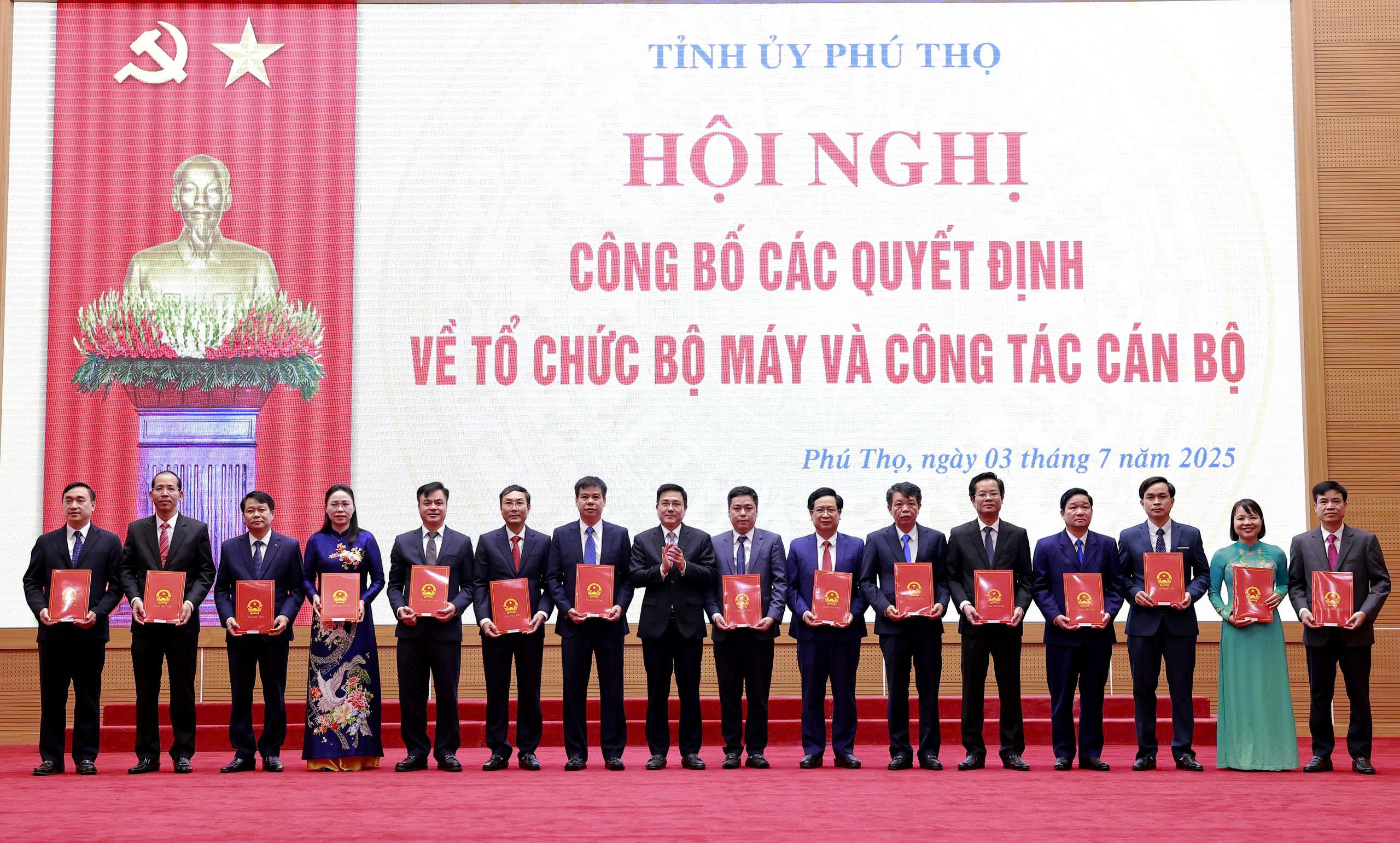 Hội nghị công bố các quyết định về tổ chức bộ máy và công tác cán bộ