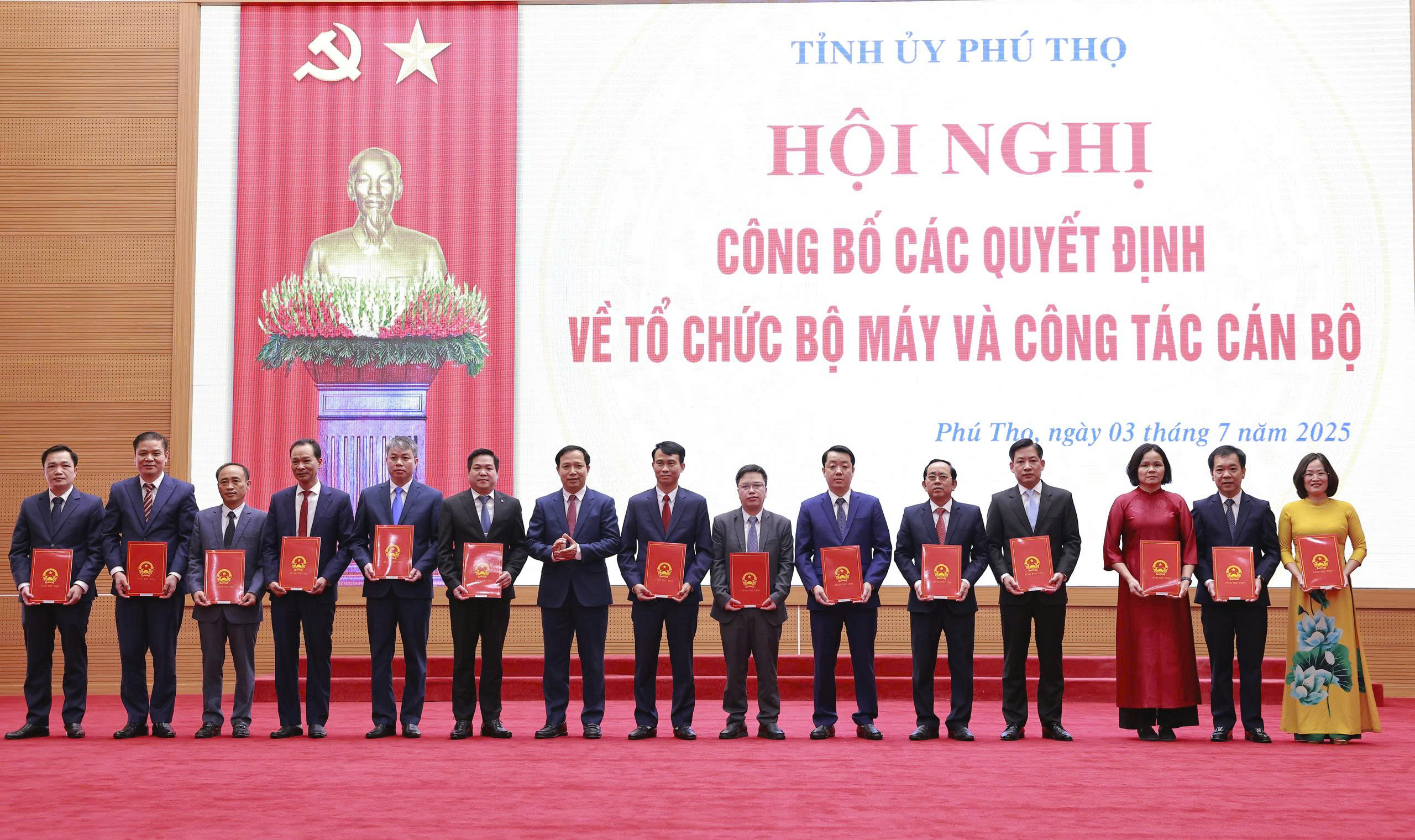 Hội nghị công bố các quyết định về tổ chức bộ máy và công tác cán bộ