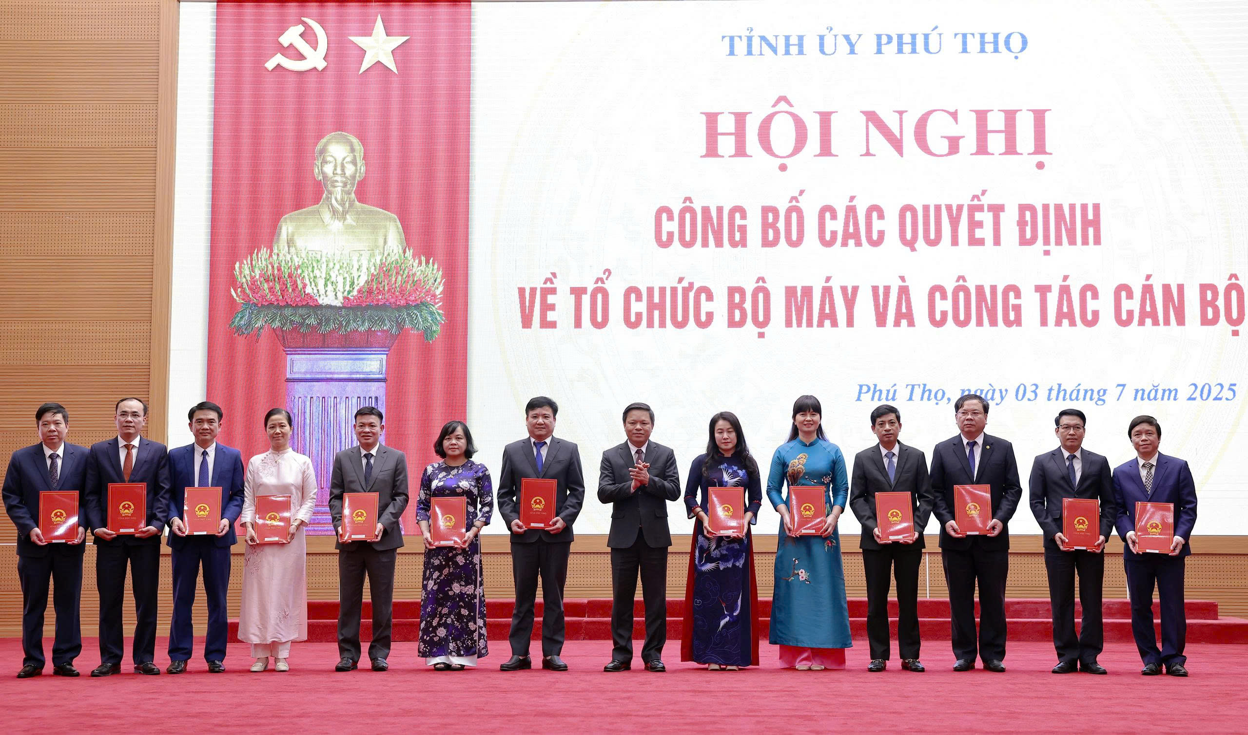 Hội nghị công bố các quyết định về tổ chức bộ máy và công tác cán bộ