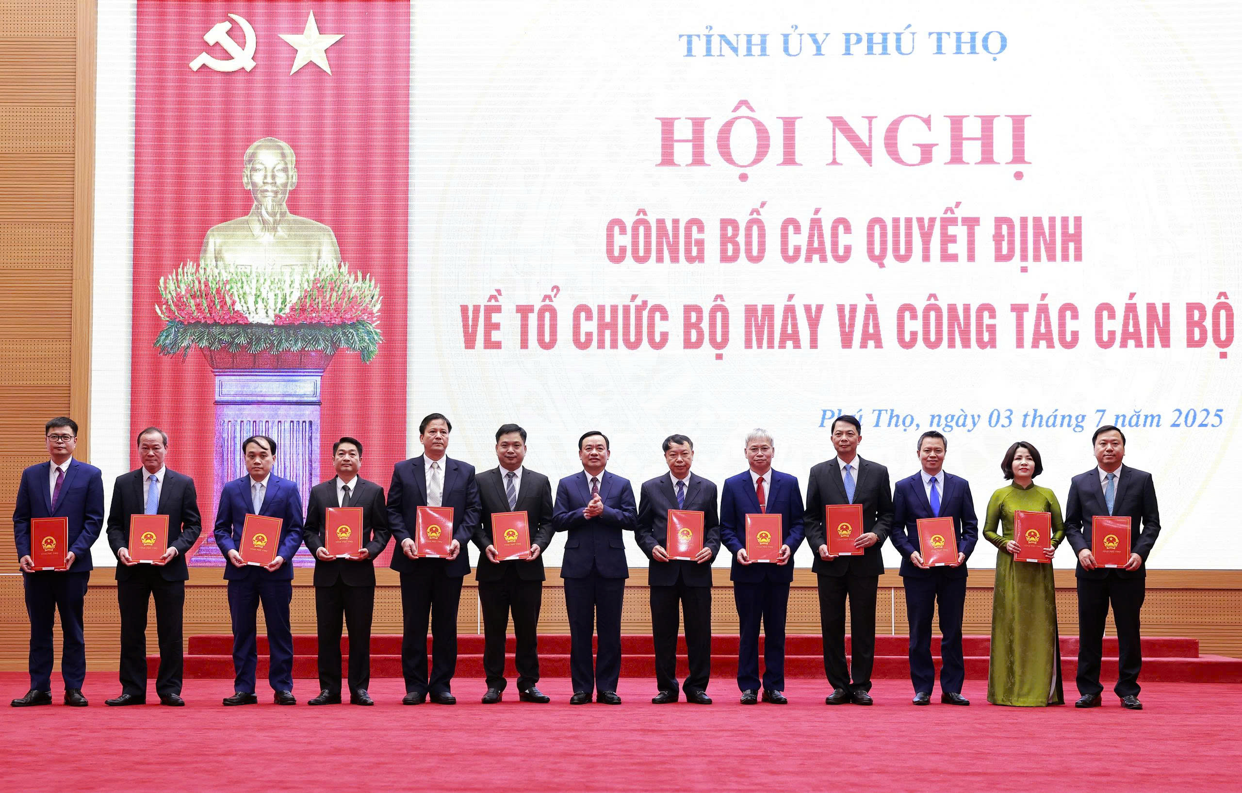Hội nghị công bố các quyết định về tổ chức bộ máy và công tác cán bộ