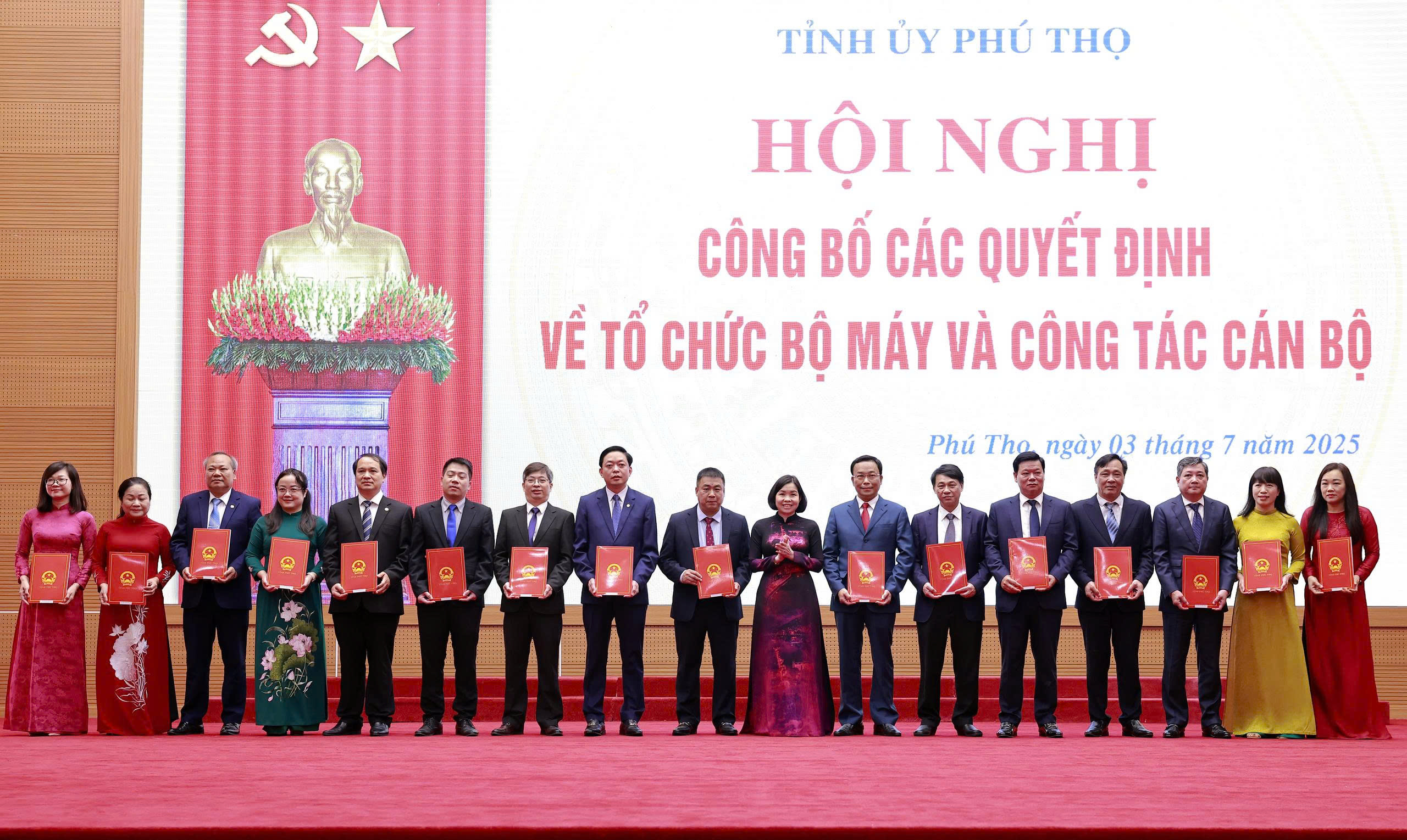 Hội nghị công bố các quyết định về tổ chức bộ máy và công tác cán bộ
