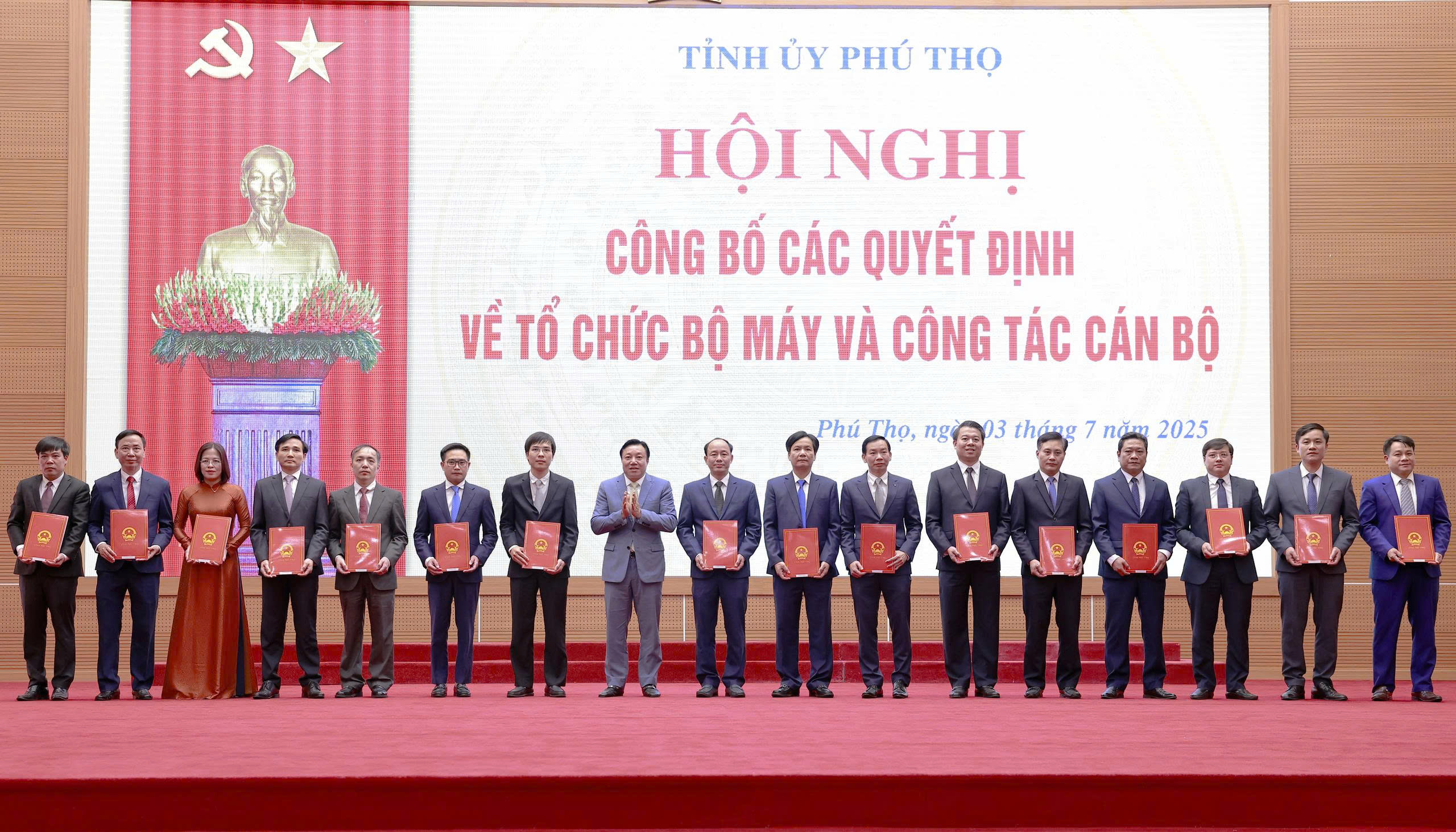 Hội nghị công bố các quyết định về tổ chức bộ máy và công tác cán bộ