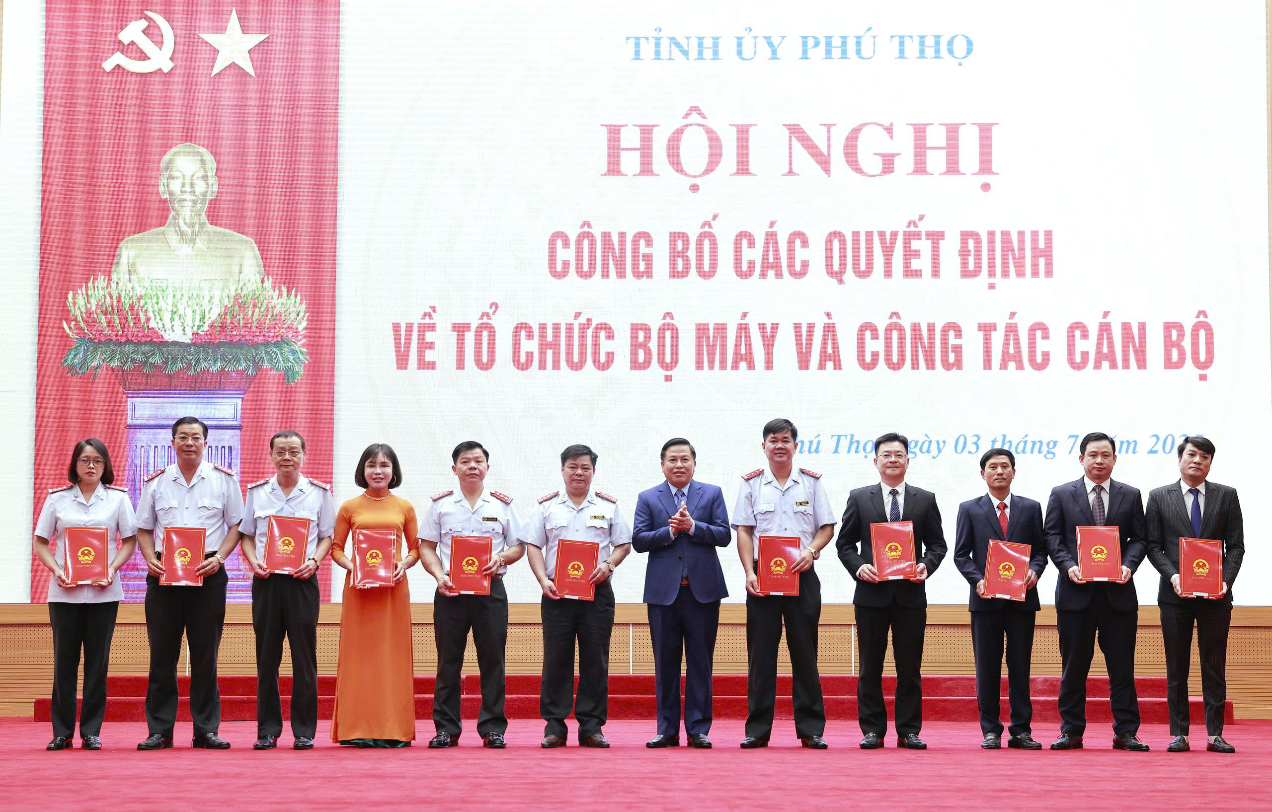 Hội nghị công bố các quyết định về tổ chức bộ máy và công tác cán bộ