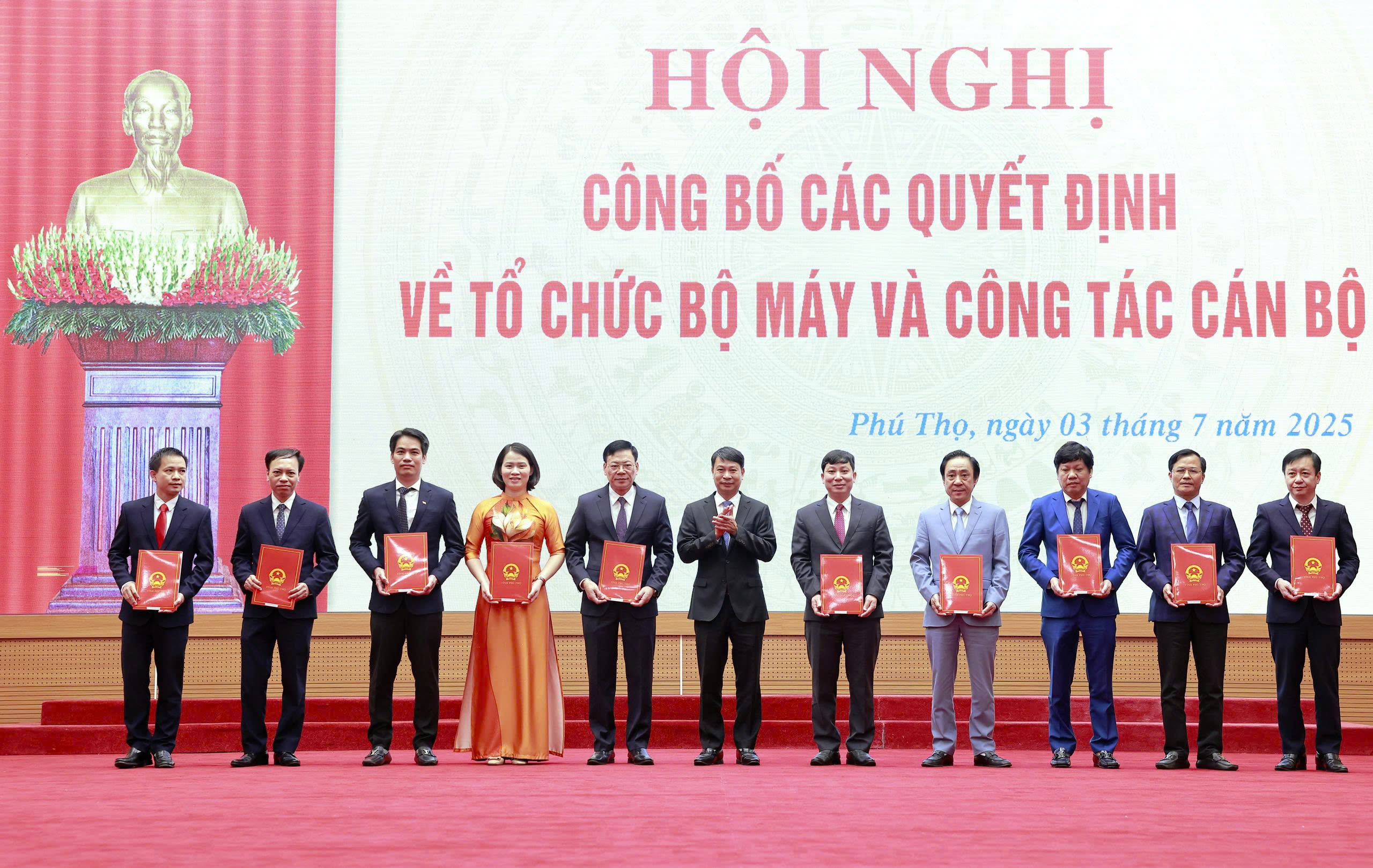 Hội nghị công bố các quyết định về tổ chức bộ máy và công tác cán bộ