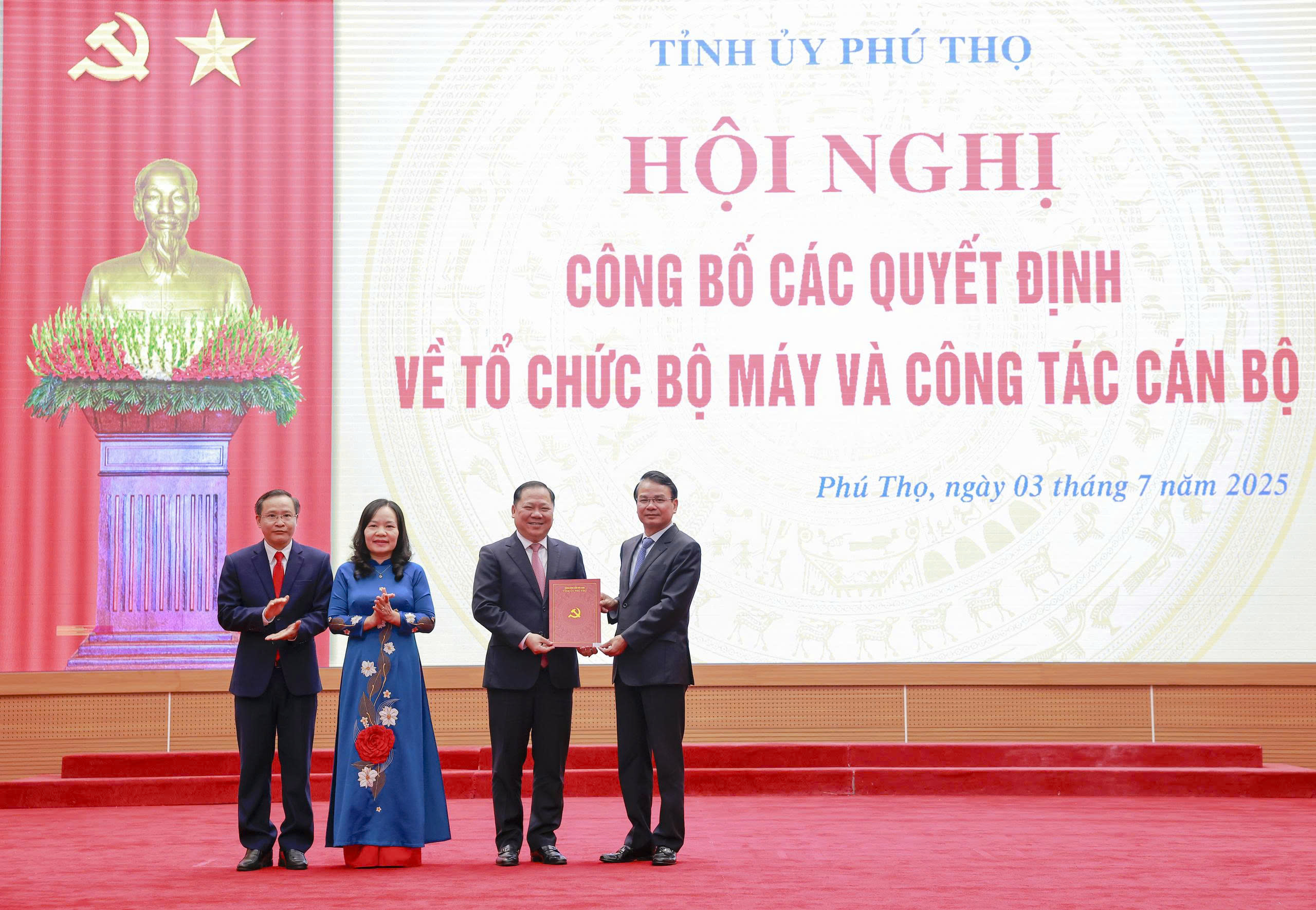 Hội nghị công bố các quyết định về tổ chức bộ máy và công tác cán bộ
