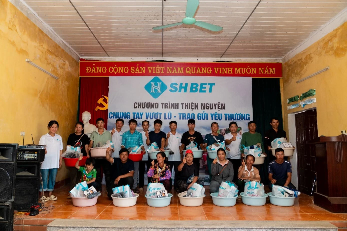 SHBET chung tay vượt lũ – San sẻ yêu thương tới Hà Tĩnh