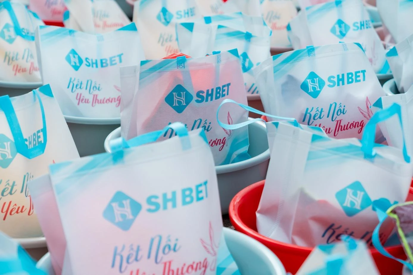 SHBET chung tay vượt lũ – San sẻ yêu thương tới Hà Tĩnh