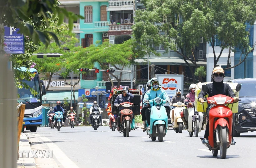 Thời tiết 7/7: Nắng nóng cục bộ trên cả nước, mưa dông lan rộng về chiều tối
