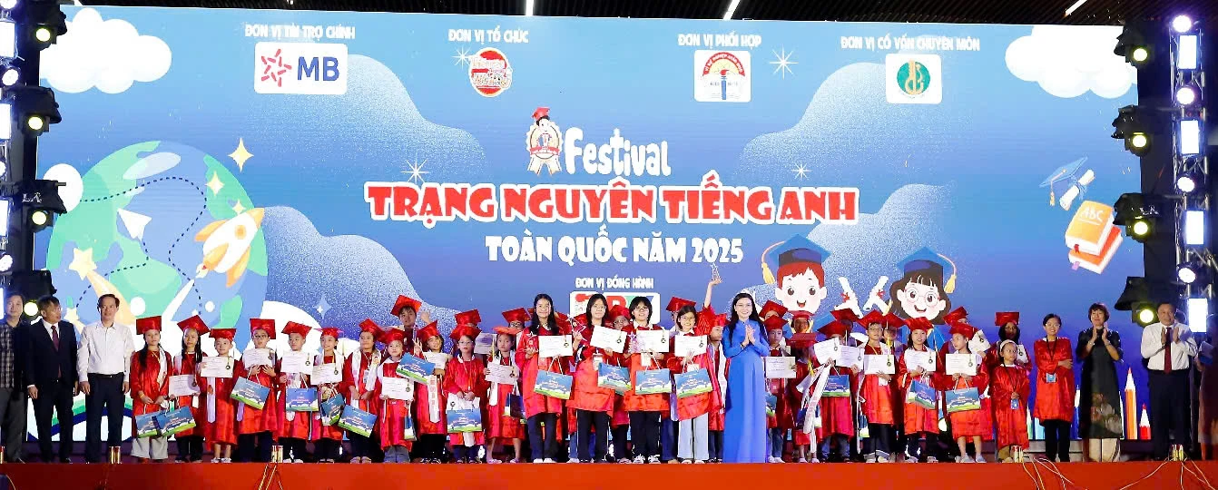 Awarding Ceremony of the “National English Champion Festival” 2025